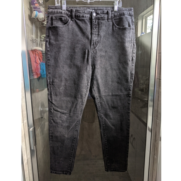 DONATING 1/20/25 Time and Tru High Rise Black Skinny Jeans - Picture 2 of 4